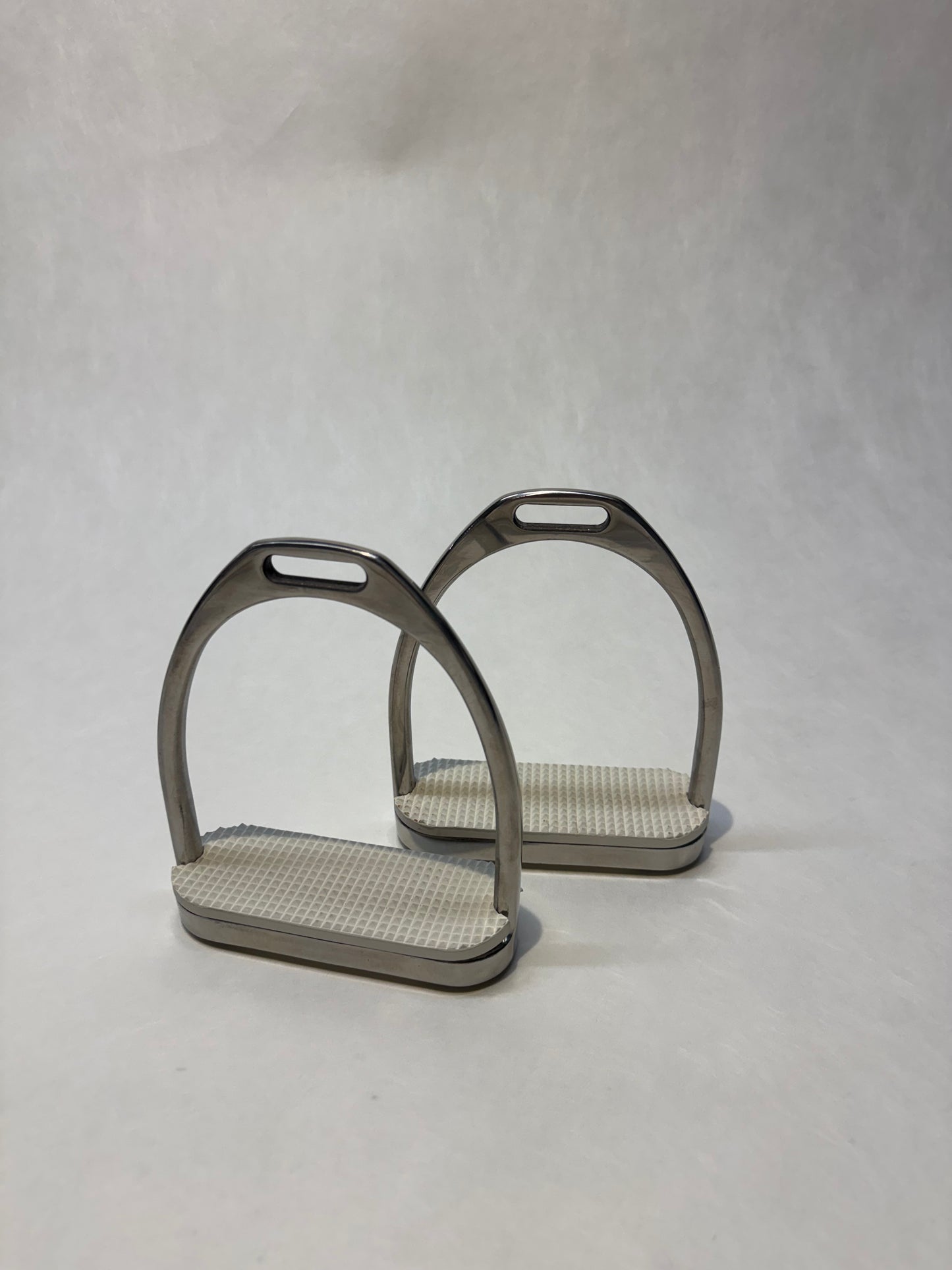 Filis style stirrup w/ white pad